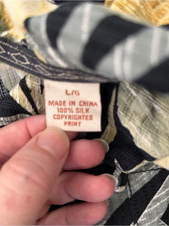 Tommy Bahama Black & Yellow Floral Button-Down Hawaiian Shirt Silk Men’s Large - Picture 4 of 6